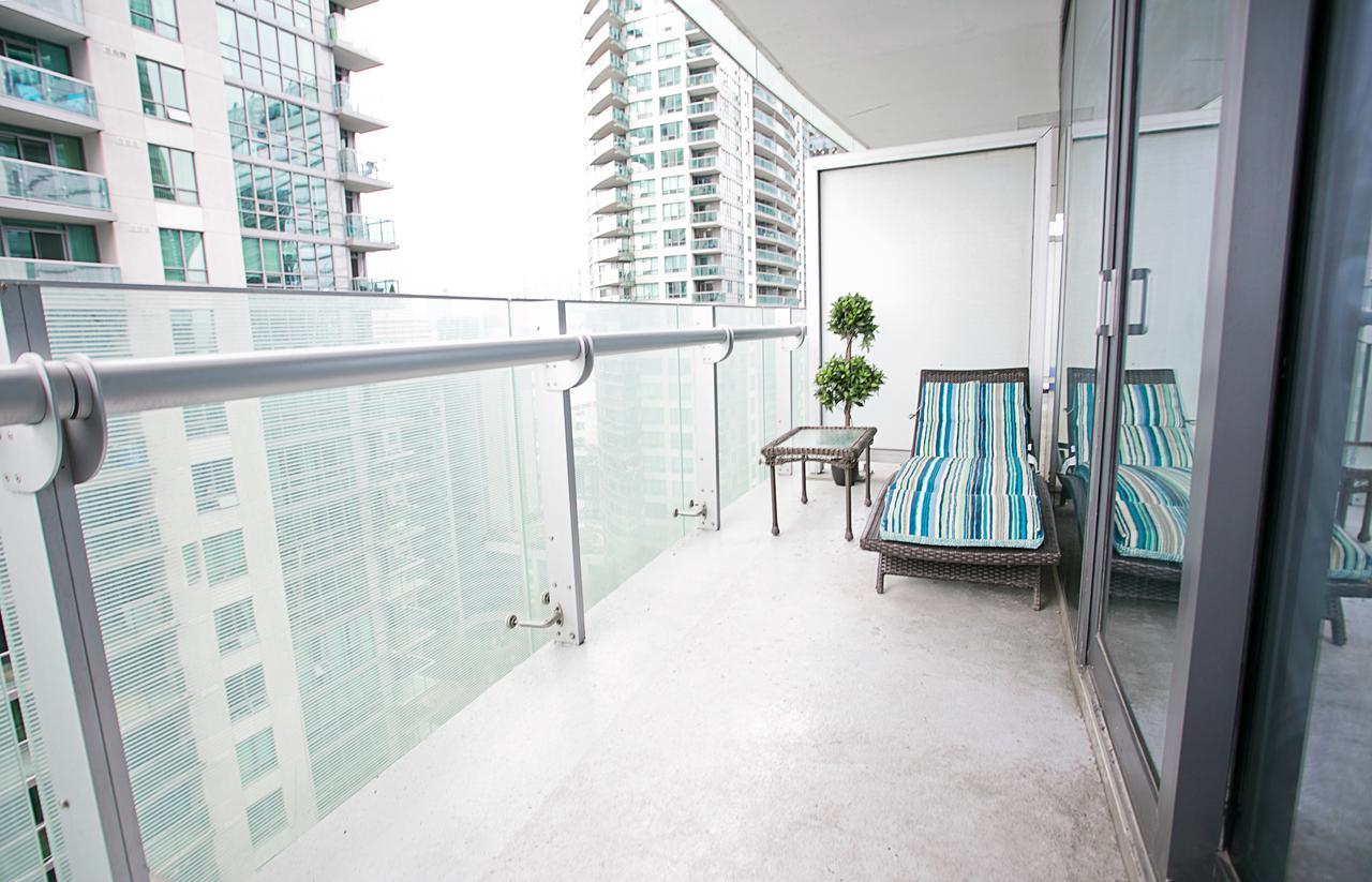 Royal Stays Condominiums - Upscale Downtown Suites Toronto Extérieur photo